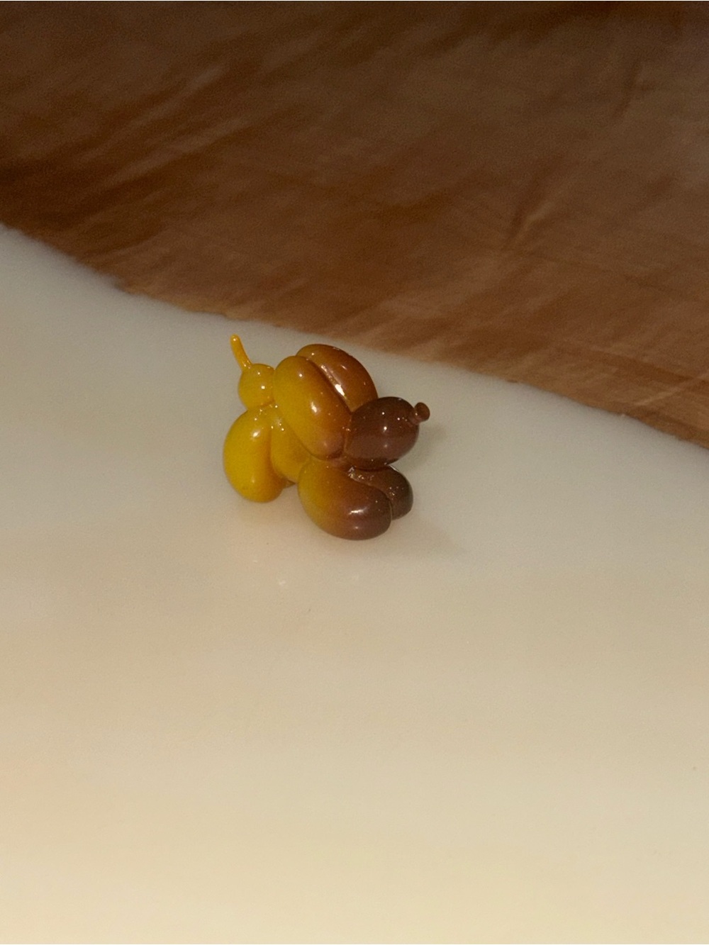 Happy Balloon Dog - Amber